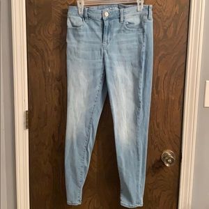 American Eagle Light Wash Skinny Jeans/ Jegging